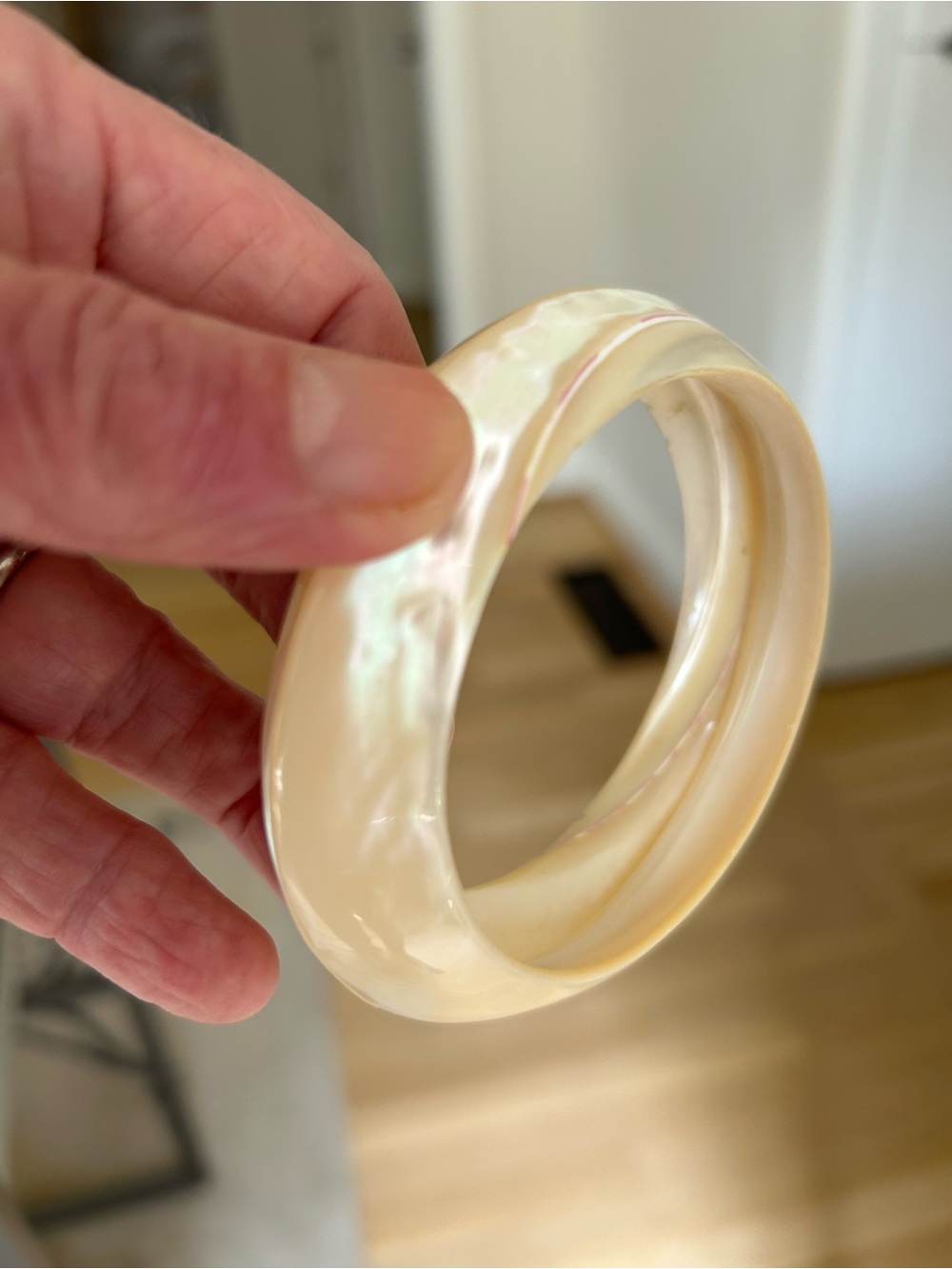 Iridescent Cream mother of pearl Bangle Bracelet
